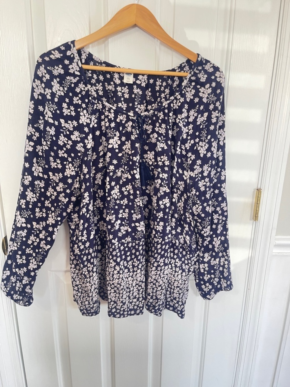 Old Navy Women's Peasant Top XXL Blue Tan Floral W/ Tassel Accent Top